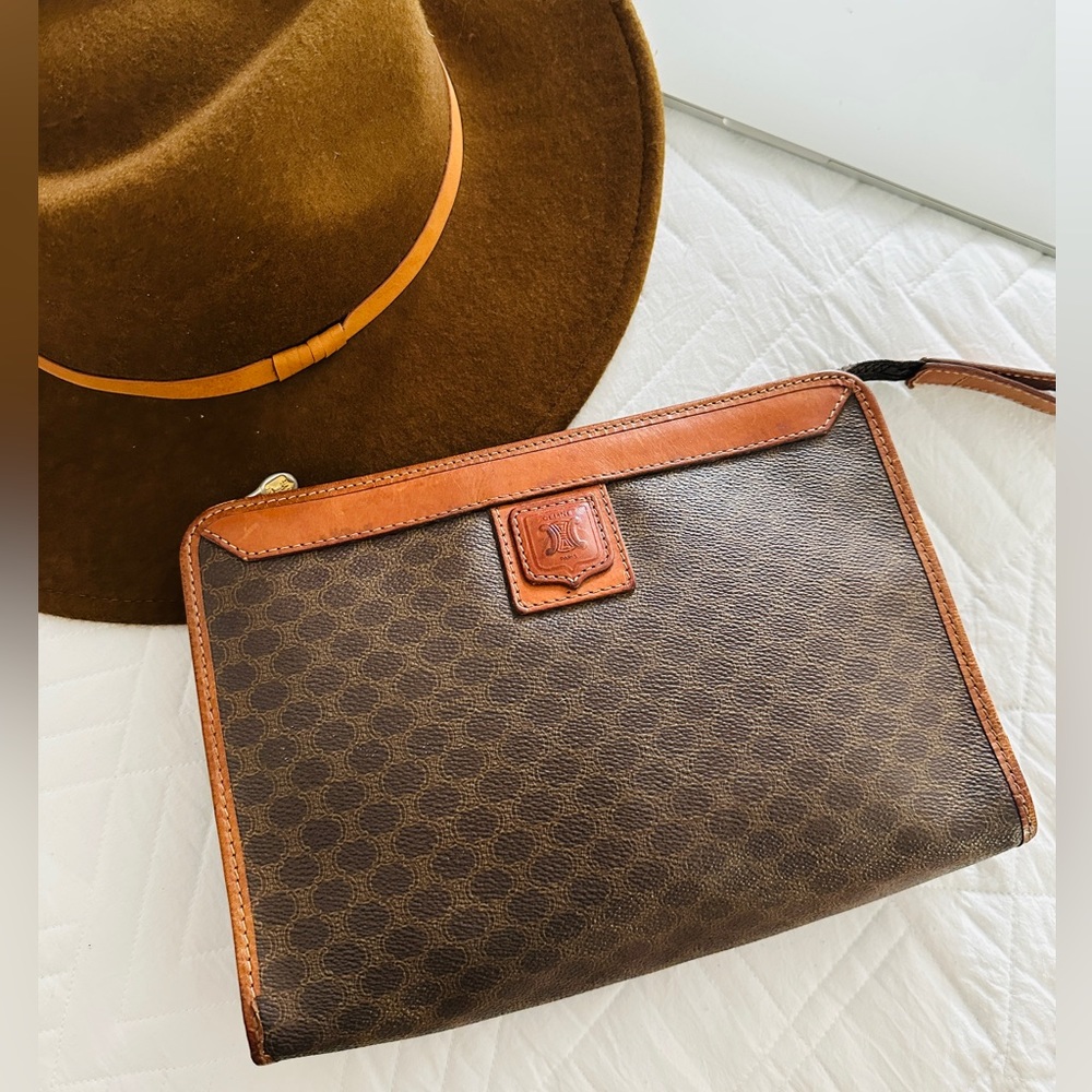 CELINE TRIOMPHE VINTAGE CANVAS & LEATHER CLUTCH BAG - Picture 2 of 9